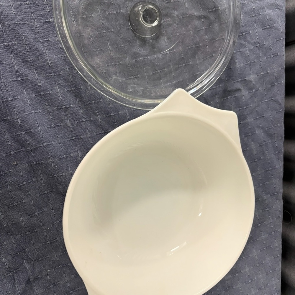 PYREX casserole dish with Blue Iris Pattern. - Picture 3 of 4